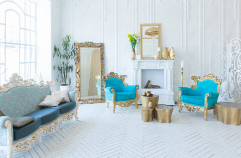 Guide comparing ready-made and custom furniture, including their advantages, disadvantages, and pricing information.