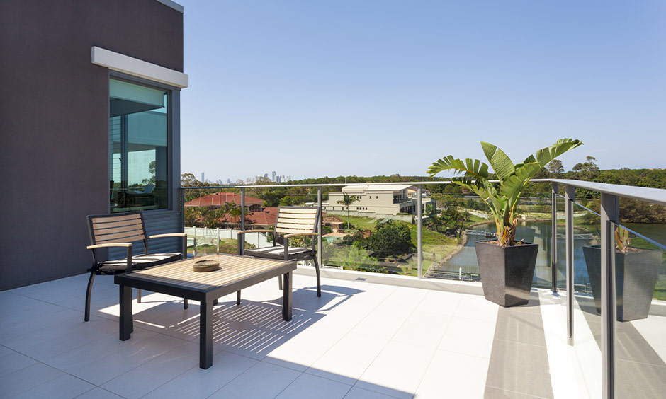 Tips for selecting the best balcony glass railing design