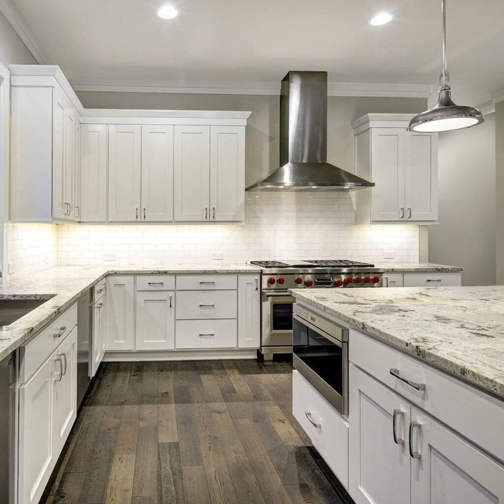 Offwhite granite kitchen countertop with matching cabinets